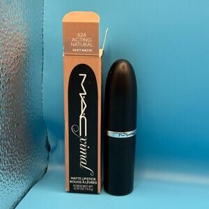 Mac Lipstick in Acting Natural